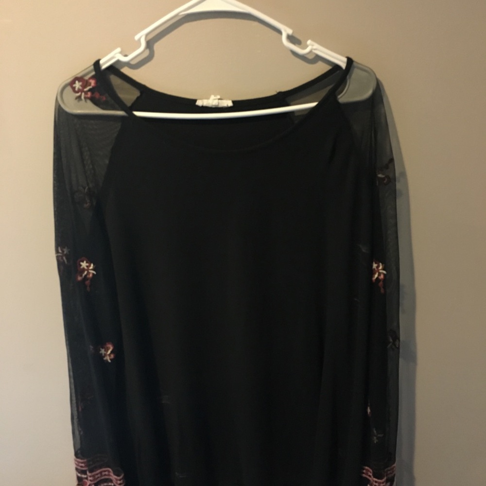 clothing - Picture 4 of 8